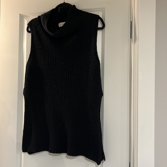 Black knit sleeveless turtleneck - Picture 2 of 5